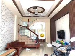 Cần bán nhà 3 tầng ngõ thông tại Hùng Vương, Hồng bàng, diện tích 52m2, khu vực  nhiều tiện ích giá cực tốt 